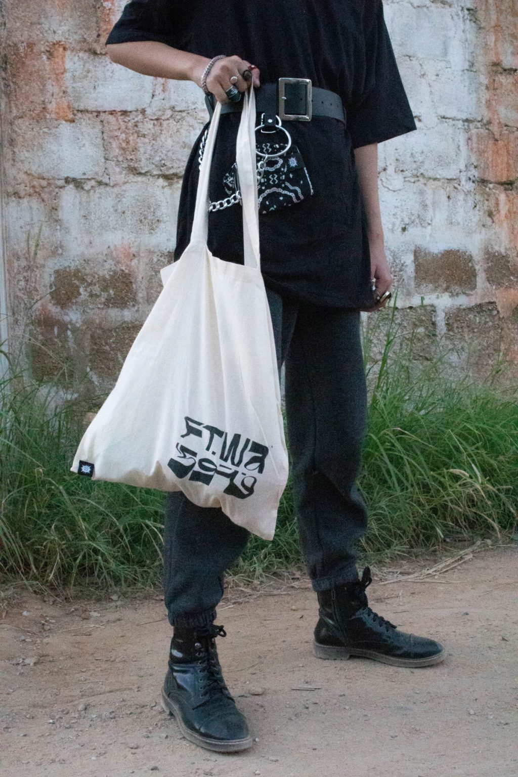 WHTE TOTE BAG