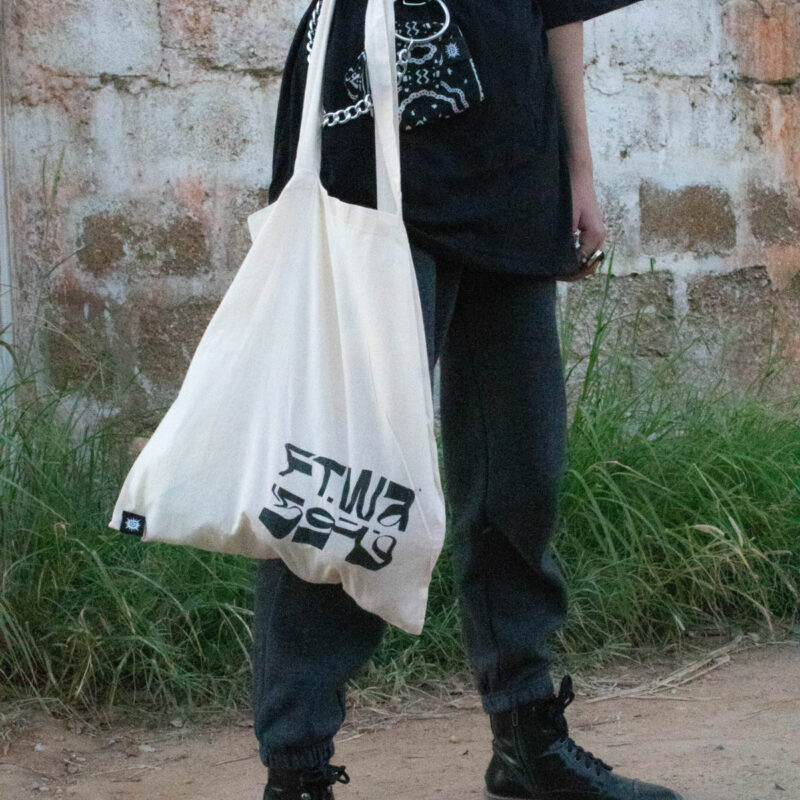 WHTE TOTE BAG